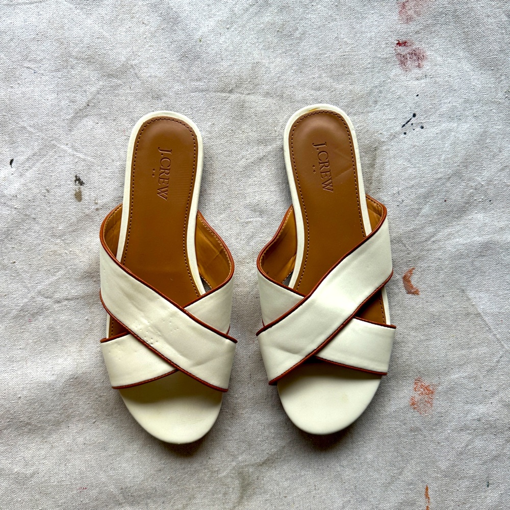 J Crew white sandals with brown pipping detail. Size 8
